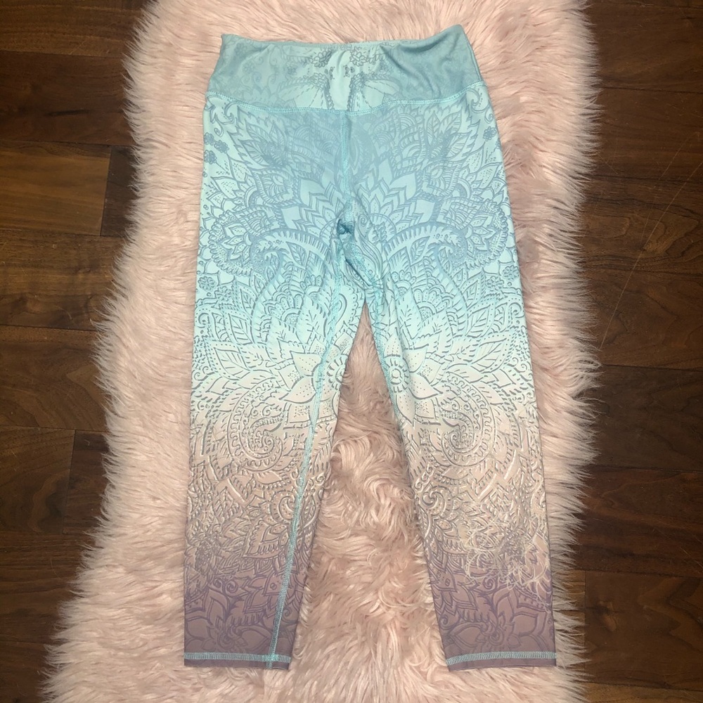 Blue & Purple Size M Cropped Yoga Workout Tights